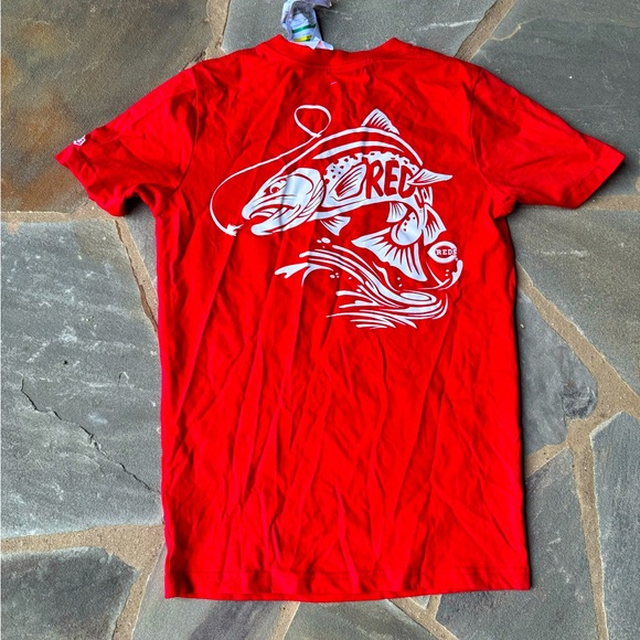 New🌟Urban Outfitters-New Cincinnati Reds MLB Fish Tee - Picture 4 of 5